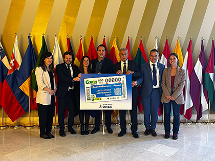 Foto de familia de la presentación del cupòn dedicado al Día del Mediterráneo