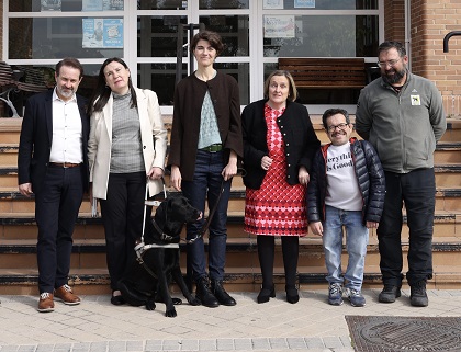 Foto de familia visita secretaria de Estado