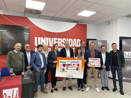 Foto de familia de la presentación del cupón dedicado al 25 aniversario de la Universidad Miguel Hernández