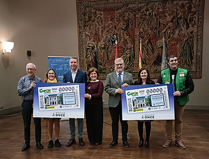 Foto de familia de la presentación del cupón dedicado al 550 aniversario de la Universidad de Zaragoza