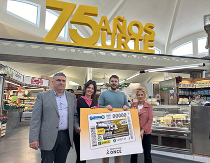 Imagen de la presentación del cupón dedicado al 75 aniversario del Mercado del Ensanche de Pamplona