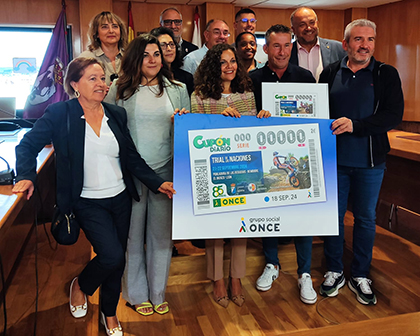 Foto de familia de la presentación del cupón dedicado al Trial de las Naciones