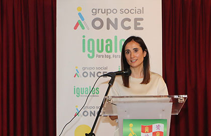 Esther Pérez Dalmeda nueva responsable de la Dirección de Apoyo de la ONCE en Salamanca, durante su presentación