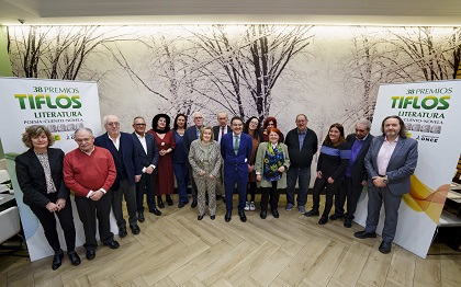 Foto de familia de los jurados de los 38 Premios Tiflos