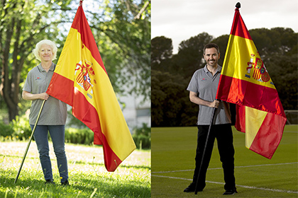 Marta Arce y Álvaro Valera ambos con una bandera de España