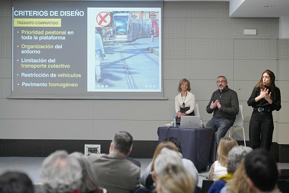 Concepción Blocona y Davir reyes en la presentación de la guía