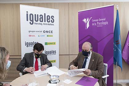 Firma del acuerdo entre la ONCE y el Consejo General de Colegios Oficiales de Psicólogos de España