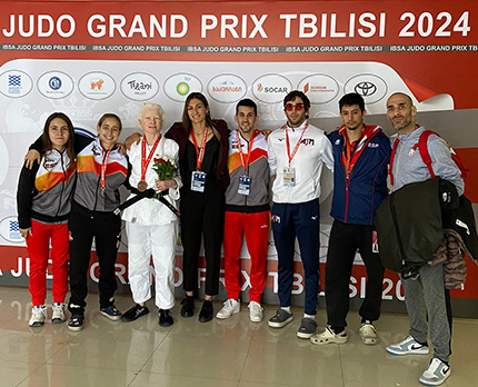 Marta Arce posa con el resto del equipo de judo español
