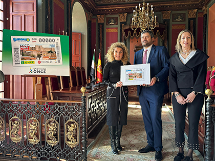 María Inés Rubio, Fernando Iglesias e Isabel Góngora presentan el cupón dedicado a Trujillo 