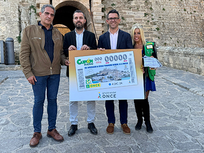 Foto de la presentación del cupón dedicado a los 25 años de la declaración de Eivissa como Patrimonio Mundial de la Humanidad